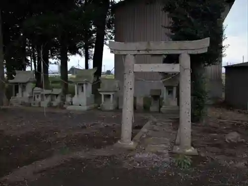 高尾神社の鳥居