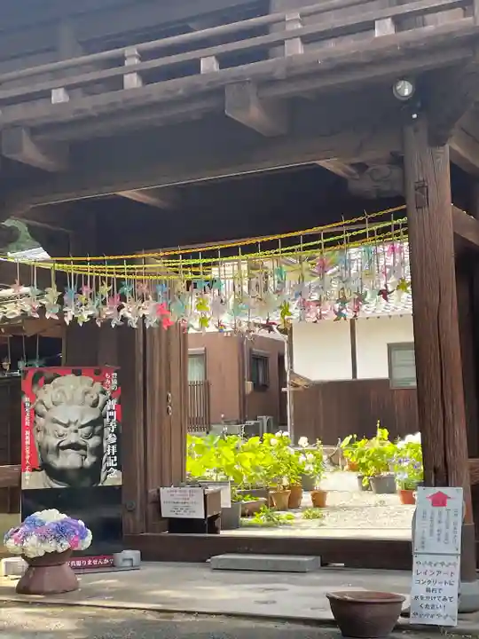 普門寺(切り絵御朱印発祥の寺)の山門・神門