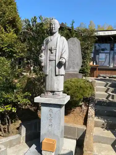 横浜御嶽神社の像