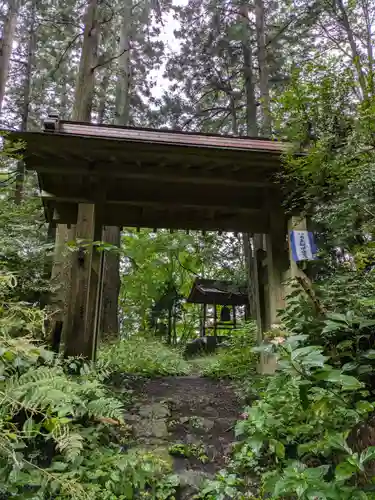 月居観音堂（月居山光明寺観音堂）の山門