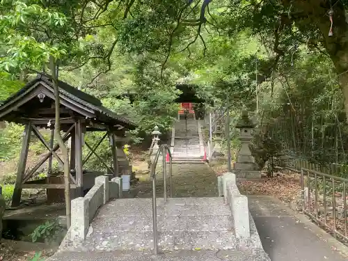 信達神社の{uncategorized: "未分類", other: "その他", undefined: "問題あり", building: "その他建物", grave: "お墓", sacred_gate: "鳥居", guardian: "狛犬", statue: "像", buddha: "仏像", history: "歴史", nature: "自然", garden: "庭園", animal: "動物", pagoda: "塔", temizu: "手水舎", mountain_gate: "山門・神門", sanctuary: "本殿・本堂", subordinate: "末社・摂社", art: "芸術", scenery: "景色", jizo: "地蔵", ema: "絵馬", goshuin: "御朱印", omikuji: "おみくじ", items: "授与品その他", amulet: "お守り", goshuincho: "御朱印帳", eats: "食事", festival: "お祭り", votive_dance: "神楽", shichigosan: "七五三参", wedding: "結婚式", experience: "体験その他", initially: "初詣", around: "周辺", anti_infection: "感染症対策"}