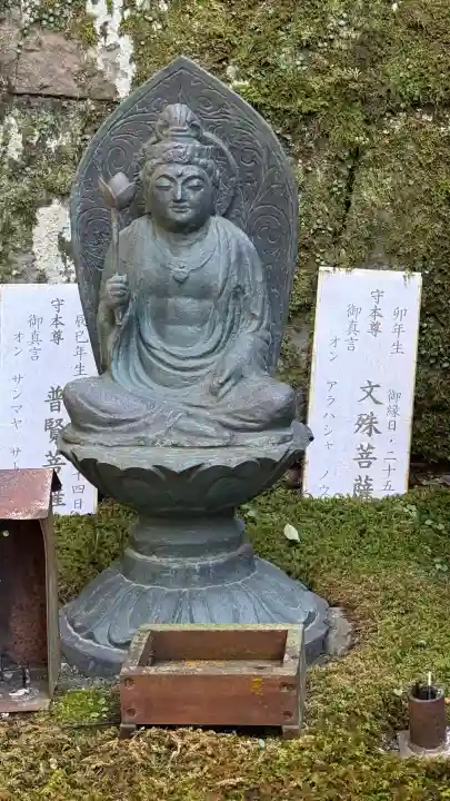 大本山七宝瀧寺の{uncategorized: "未分類", other: "その他", undefined: "問題あり", building: "その他建物", grave: "お墓", sacred_gate: "鳥居", guardian: "狛犬", statue: "像", buddha: "仏像", history: "歴史", nature: "自然", garden: "庭園", animal: "動物", pagoda: "塔", temizu: "手水舎", mountain_gate: "山門・神門", sanctuary: "本殿・本堂", subordinate: "末社・摂社", art: "芸術", scenery: "景色", jizo: "地蔵", ema: "絵馬", goshuin: "御朱印", omikuji: "おみくじ", items: "授与品その他", amulet: "お守り", goshuincho: "御朱印帳", eats: "食事", festival: "お祭り", votive_dance: "神楽", shichigosan: "七五三参", wedding: "結婚式", experience: "体験その他", initially: "初詣", around: "周辺", anti_infection: "感染症対策"}