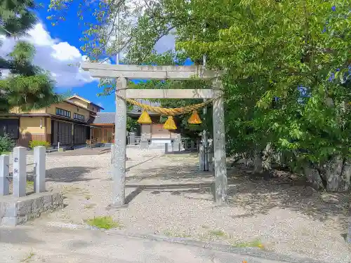 神明社の鳥居