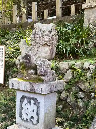 高尾山麓氷川神社の狛犬