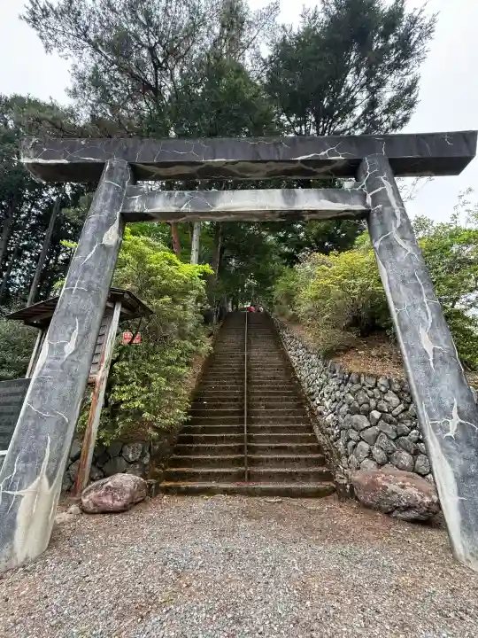 小河内神社の{uncategorized: "未分類", other: "その他", undefined: "問題あり", building: "その他建物", grave: "お墓", sacred_gate: "鳥居", guardian: "狛犬", statue: "像", buddha: "仏像", history: "歴史", nature: "自然", garden: "庭園", animal: "動物", pagoda: "塔", temizu: "手水舎", mountain_gate: "山門・神門", sanctuary: "本殿・本堂", subordinate: "末社・摂社", art: "芸術", scenery: "景色", jizo: "地蔵", ema: "絵馬", goshuin: "御朱印", omikuji: "おみくじ", items: "授与品その他", amulet: "お守り", goshuincho: "御朱印帳", eats: "食事", festival: "お祭り", votive_dance: "神楽", shichigosan: "七五三参", wedding: "結婚式", experience: "体験その他", initially: "初詣", around: "周辺", anti_infection: "感染症対策"}
