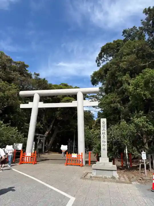 息栖神社の{uncategorized: "未分類", other: "その他", undefined: "問題あり", building: "その他建物", grave: "お墓", sacred_gate: "鳥居", guardian: "狛犬", statue: "像", buddha: "仏像", history: "歴史", nature: "自然", garden: "庭園", animal: "動物", pagoda: "塔", temizu: "手水舎", mountain_gate: "山門・神門", sanctuary: "本殿・本堂", subordinate: "末社・摂社", art: "芸術", scenery: "景色", jizo: "地蔵", ema: "絵馬", goshuin: "御朱印", omikuji: "おみくじ", items: "授与品その他", amulet: "お守り", goshuincho: "御朱印帳", eats: "食事", festival: "お祭り", votive_dance: "神楽", shichigosan: "七五三参", wedding: "結婚式", experience: "体験その他", initially: "初詣", around: "周辺", anti_infection: "感染症対策"}