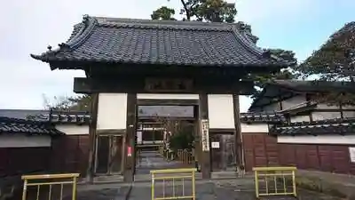 広済寺の山門