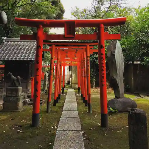 三囲神社の鳥居