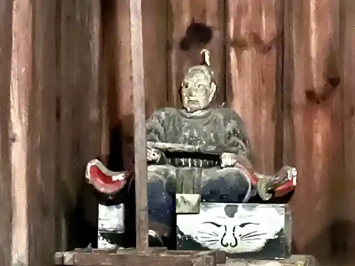 豊染英神社の像