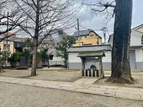 西早稲田天祖神社の{uncategorized: "未分類", other: "その他", undefined: "問題あり", building: "その他建物", grave: "お墓", sacred_gate: "鳥居", guardian: "狛犬", statue: "像", buddha: "仏像", history: "歴史", nature: "自然", garden: "庭園", animal: "動物", pagoda: "塔", temizu: "手水舎", mountain_gate: "山門・神門", sanctuary: "本殿・本堂", subordinate: "末社・摂社", art: "芸術", scenery: "景色", jizo: "地蔵", ema: "絵馬", goshuin: "御朱印", omikuji: "おみくじ", items: "授与品その他", amulet: "お守り", goshuincho: "御朱印帳", eats: "食事", festival: "お祭り", votive_dance: "神楽", shichigosan: "七五三参", wedding: "結婚式", experience: "体験その他", initially: "初詣", around: "周辺", anti_infection: "感染症対策"}