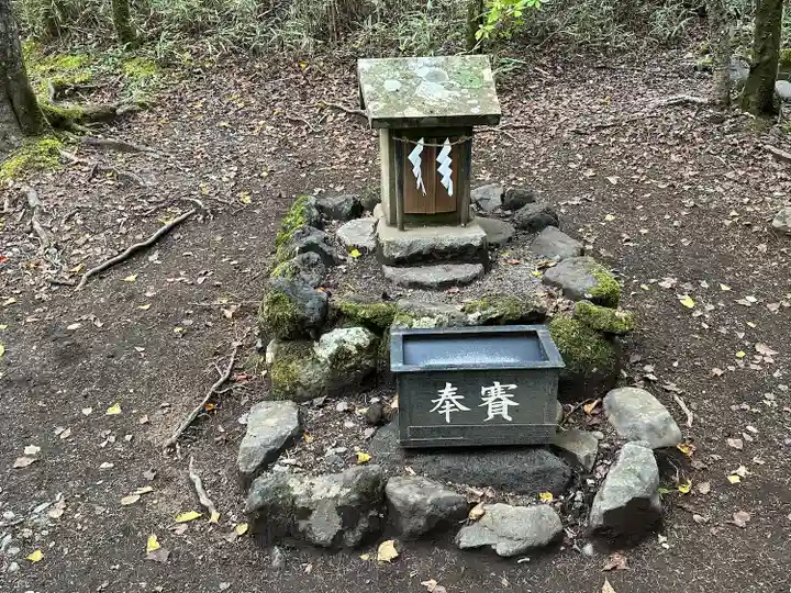 新屋山神社奥宮(山梨県)