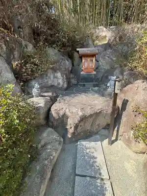 差出磯大嶽山神社 仕事と健康と厄よけの神さまの{uncategorized: "未分類", other: "その他", undefined: "問題あり", building: "その他建物", grave: "お墓", sacred_gate: "鳥居", guardian: "狛犬", statue: "像", buddha: "仏像", history: "歴史", nature: "自然", garden: "庭園", animal: "動物", pagoda: "塔", temizu: "手水舎", mountain_gate: "山門・神門", sanctuary: "本殿・本堂", subordinate: "末社・摂社", art: "芸術", scenery: "景色", jizo: "地蔵", ema: "絵馬", goshuin: "御朱印", omikuji: "おみくじ", items: "授与品その他", amulet: "お守り", goshuincho: "御朱印帳", eats: "食事", festival: "お祭り", votive_dance: "神楽", shichigosan: "七五三参", wedding: "結婚式", experience: "体験その他", initially: "初詣", around: "周辺", anti_infection: "感染症対策"}