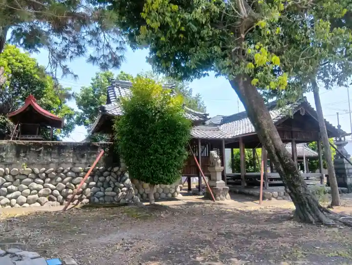 貴船神社の{uncategorized: "未分類", other: "その他", undefined: "問題あり", building: "その他建物", grave: "お墓", sacred_gate: "鳥居", guardian: "狛犬", statue: "像", buddha: "仏像", history: "歴史", nature: "自然", garden: "庭園", animal: "動物", pagoda: "塔", temizu: "手水舎", mountain_gate: "山門・神門", sanctuary: "本殿・本堂", subordinate: "末社・摂社", art: "芸術", scenery: "景色", jizo: "地蔵", ema: "絵馬", goshuin: "御朱印", omikuji: "おみくじ", items: "授与品その他", amulet: "お守り", goshuincho: "御朱印帳", eats: "食事", festival: "お祭り", votive_dance: "神楽", shichigosan: "七五三参", wedding: "結婚式", experience: "体験その他", initially: "初詣", around: "周辺", anti_infection: "感染症対策"}