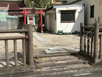 鎮火稲荷神社の{uncategorized: "未分類", other: "その他", undefined: "問題あり", building: "その他建物", grave: "お墓", sacred_gate: "鳥居", guardian: "狛犬", statue: "像", buddha: "仏像", history: "歴史", nature: "自然", garden: "庭園", animal: "動物", pagoda: "塔", temizu: "手水舎", mountain_gate: "山門・神門", sanctuary: "本殿・本堂", subordinate: "末社・摂社", art: "芸術", scenery: "景色", jizo: "地蔵", ema: "絵馬", goshuin: "御朱印", omikuji: "おみくじ", items: "授与品その他", amulet: "お守り", goshuincho: "御朱印帳", eats: "食事", festival: "お祭り", votive_dance: "神楽", shichigosan: "七五三参", wedding: "結婚式", experience: "体験その他", initially: "初詣", around: "周辺", anti_infection: "感染症対策"}