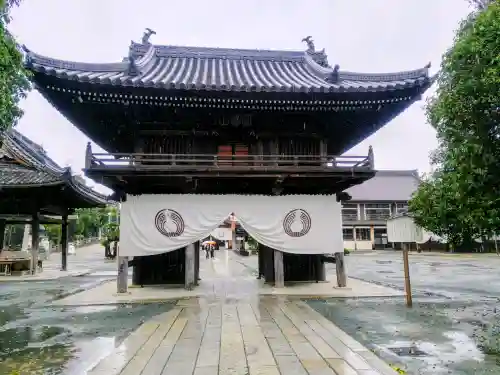 豊川閣　妙厳寺の{uncategorized: "未分類", other: "その他", undefined: "問題あり", building: "その他建物", grave: "お墓", sacred_gate: "鳥居", guardian: "狛犬", statue: "像", buddha: "仏像", history: "歴史", nature: "自然", garden: "庭園", animal: "動物", pagoda: "塔", temizu: "手水舎", mountain_gate: "山門・神門", sanctuary: "本殿・本堂", subordinate: "末社・摂社", art: "芸術", scenery: "景色", jizo: "地蔵", ema: "絵馬", goshuin: "御朱印", omikuji: "おみくじ", items: "授与品その他", amulet: "お守り", goshuincho: "御朱印帳", eats: "食事", festival: "お祭り", votive_dance: "神楽", shichigosan: "七五三参", wedding: "結婚式", experience: "体験その他", initially: "初詣", around: "周辺", anti_infection: "感染症対策"}