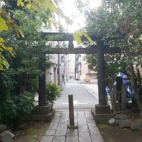 新橋鹽竃神社の鳥居