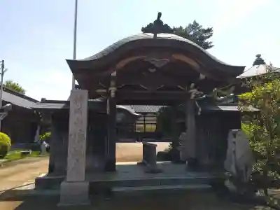徳城寺の{uncategorized: "未分類", other: "その他", undefined: "問題あり", building: "その他建物", grave: "お墓", sacred_gate: "鳥居", guardian: "狛犬", statue: "像", buddha: "仏像", history: "歴史", nature: "自然", garden: "庭園", animal: "動物", pagoda: "塔", temizu: "手水舎", mountain_gate: "山門・神門", sanctuary: "本殿・本堂", subordinate: "末社・摂社", art: "芸術", scenery: "景色", jizo: "地蔵", ema: "絵馬", goshuin: "御朱印", omikuji: "おみくじ", items: "授与品その他", amulet: "お守り", goshuincho: "御朱印帳", eats: "食事", festival: "お祭り", votive_dance: "神楽", shichigosan: "七五三参", wedding: "結婚式", experience: "体験その他", initially: "初詣", around: "周辺", anti_infection: "感染症対策"}