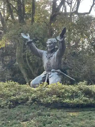 出雲大社の{uncategorized: "未分類", other: "その他", undefined: "問題あり", building: "その他建物", grave: "お墓", sacred_gate: "鳥居", guardian: "狛犬", statue: "像", buddha: "仏像", history: "歴史", nature: "自然", garden: "庭園", animal: "動物", pagoda: "塔", temizu: "手水舎", mountain_gate: "山門・神門", sanctuary: "本殿・本堂", subordinate: "末社・摂社", art: "芸術", scenery: "景色", jizo: "地蔵", ema: "絵馬", goshuin: "御朱印", omikuji: "おみくじ", items: "授与品その他", amulet: "お守り", goshuincho: "御朱印帳", eats: "食事", festival: "お祭り", votive_dance: "神楽", shichigosan: "七五三参", wedding: "結婚式", experience: "体験その他", initially: "初詣", around: "周辺", anti_infection: "感染症対策"}
