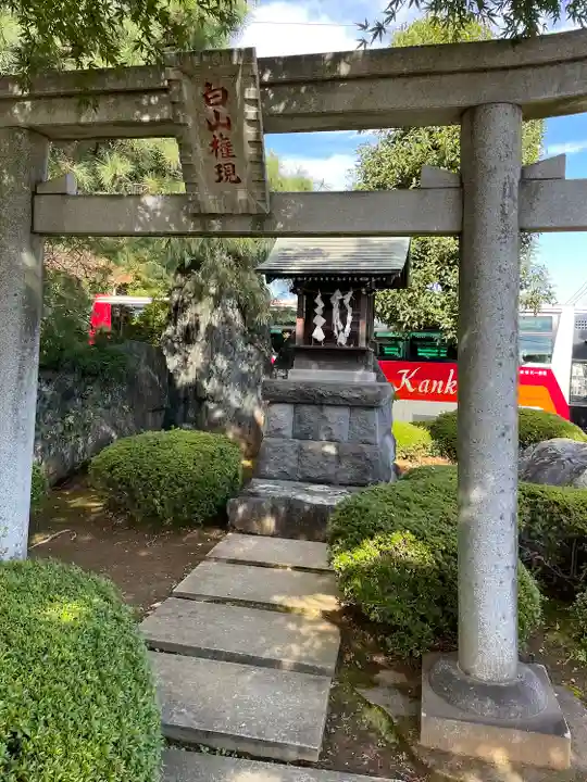 白山神社の鳥居
