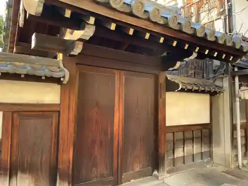 聖徳寺の山門