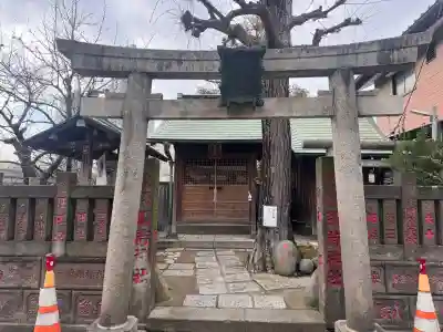 於咲稲荷神社・波除（浪除）稲荷神社の{uncategorized: "未分類", other: "その他", undefined: "問題あり", building: "その他建物", grave: "お墓", sacred_gate: "鳥居", guardian: "狛犬", statue: "像", buddha: "仏像", history: "歴史", nature: "自然", garden: "庭園", animal: "動物", pagoda: "塔", temizu: "手水舎", mountain_gate: "山門・神門", sanctuary: "本殿・本堂", subordinate: "末社・摂社", art: "芸術", scenery: "景色", jizo: "地蔵", ema: "絵馬", goshuin: "御朱印", omikuji: "おみくじ", items: "授与品その他", amulet: "お守り", goshuincho: "御朱印帳", eats: "食事", festival: "お祭り", votive_dance: "神楽", shichigosan: "七五三参", wedding: "結婚式", experience: "体験その他", initially: "初詣", around: "周辺", anti_infection: "感染症対策"}