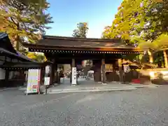 建部大社の山門