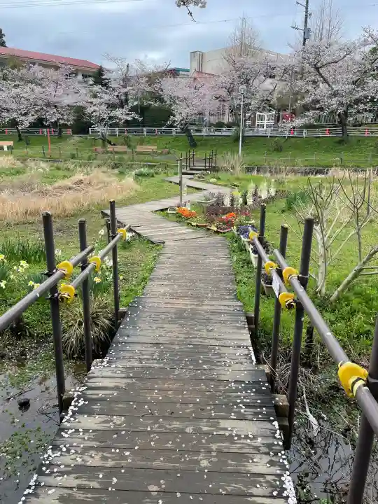 厳島神社 谷弁財天の{uncategorized: "未分類", other: "その他", undefined: "問題あり", building: "その他建物", grave: "お墓", sacred_gate: "鳥居", guardian: "狛犬", statue: "像", buddha: "仏像", history: "歴史", nature: "自然", garden: "庭園", animal: "動物", pagoda: "塔", temizu: "手水舎", mountain_gate: "山門・神門", sanctuary: "本殿・本堂", subordinate: "末社・摂社", art: "芸術", scenery: "景色", jizo: "地蔵", ema: "絵馬", goshuin: "御朱印", omikuji: "おみくじ", items: "授与品その他", amulet: "お守り", goshuincho: "御朱印帳", eats: "食事", festival: "お祭り", votive_dance: "神楽", shichigosan: "七五三参", wedding: "結婚式", experience: "体験その他", initially: "初詣", around: "周辺", anti_infection: "感染症対策"}