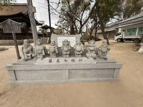 藤森神社の{uncategorized: "未分類", other: "その他", undefined: "問題あり", building: "その他建物", grave: "お墓", sacred_gate: "鳥居", guardian: "狛犬", statue: "像", buddha: "仏像", history: "歴史", nature: "自然", garden: "庭園", animal: "動物", pagoda: "塔", temizu: "手水舎", mountain_gate: "山門・神門", sanctuary: "本殿・本堂", subordinate: "末社・摂社", art: "芸術", scenery: "景色", jizo: "地蔵", ema: "絵馬", goshuin: "御朱印", omikuji: "おみくじ", items: "授与品その他", amulet: "お守り", goshuincho: "御朱印帳", eats: "食事", festival: "お祭り", votive_dance: "神楽", shichigosan: "七五三参", wedding: "結婚式", experience: "体験その他", initially: "初詣", around: "周辺", anti_infection: "感染症対策"}