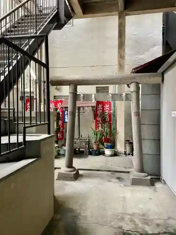 出世稲荷神社/岩代稲荷神社の{uncategorized: "未分類", other: "その他", undefined: "問題あり", building: "その他建物", grave: "お墓", sacred_gate: "鳥居", guardian: "狛犬", statue: "像", buddha: "仏像", history: "歴史", nature: "自然", garden: "庭園", animal: "動物", pagoda: "塔", temizu: "手水舎", mountain_gate: "山門・神門", sanctuary: "本殿・本堂", subordinate: "末社・摂社", art: "芸術", scenery: "景色", jizo: "地蔵", ema: "絵馬", goshuin: "御朱印", omikuji: "おみくじ", items: "授与品その他", amulet: "お守り", goshuincho: "御朱印帳", eats: "食事", festival: "お祭り", votive_dance: "神楽", shichigosan: "七五三参", wedding: "結婚式", experience: "体験その他", initially: "初詣", around: "周辺", anti_infection: "感染症対策"}