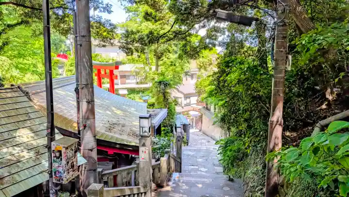 江島神社の{uncategorized: "未分類", other: "その他", undefined: "問題あり", building: "その他建物", grave: "お墓", sacred_gate: "鳥居", guardian: "狛犬", statue: "像", buddha: "仏像", history: "歴史", nature: "自然", garden: "庭園", animal: "動物", pagoda: "塔", temizu: "手水舎", mountain_gate: "山門・神門", sanctuary: "本殿・本堂", subordinate: "末社・摂社", art: "芸術", scenery: "景色", jizo: "地蔵", ema: "絵馬", goshuin: "御朱印", omikuji: "おみくじ", items: "授与品その他", amulet: "お守り", goshuincho: "御朱印帳", eats: "食事", festival: "お祭り", votive_dance: "神楽", shichigosan: "七五三参", wedding: "結婚式", experience: "体験その他", initially: "初詣", around: "周辺", anti_infection: "感染症対策"}