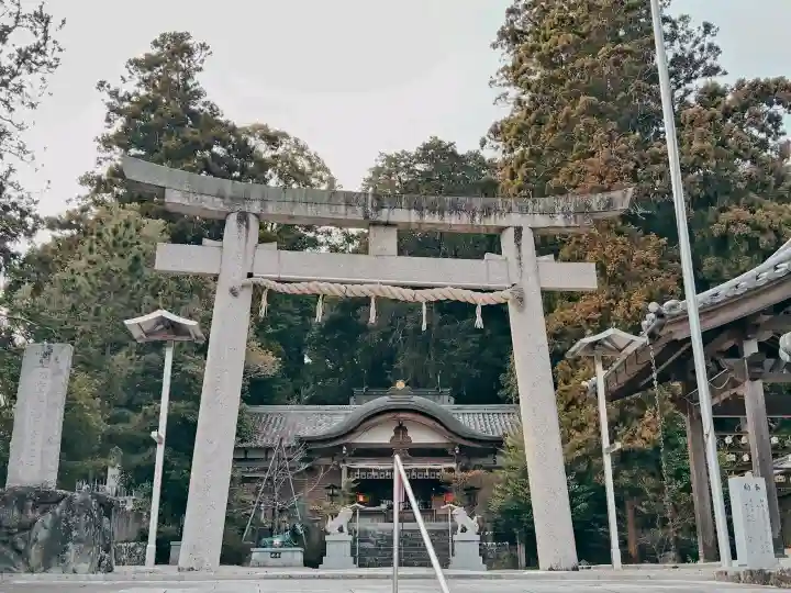 杉谷神社の{uncategorized: "未分類", other: "その他", undefined: "問題あり", building: "その他建物", grave: "お墓", sacred_gate: "鳥居", guardian: "狛犬", statue: "像", buddha: "仏像", history: "歴史", nature: "自然", garden: "庭園", animal: "動物", pagoda: "塔", temizu: "手水舎", mountain_gate: "山門・神門", sanctuary: "本殿・本堂", subordinate: "末社・摂社", art: "芸術", scenery: "景色", jizo: "地蔵", ema: "絵馬", goshuin: "御朱印", omikuji: "おみくじ", items: "授与品その他", amulet: "お守り", goshuincho: "御朱印帳", eats: "食事", festival: "お祭り", votive_dance: "神楽", shichigosan: "七五三参", wedding: "結婚式", experience: "体験その他", initially: "初詣", around: "周辺", anti_infection: "感染症対策"}