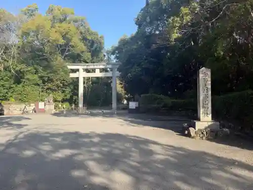 竈山神社の{uncategorized: "未分類", other: "その他", undefined: "問題あり", building: "その他建物", grave: "お墓", sacred_gate: "鳥居", guardian: "狛犬", statue: "像", buddha: "仏像", history: "歴史", nature: "自然", garden: "庭園", animal: "動物", pagoda: "塔", temizu: "手水舎", mountain_gate: "山門・神門", sanctuary: "本殿・本堂", subordinate: "末社・摂社", art: "芸術", scenery: "景色", jizo: "地蔵", ema: "絵馬", goshuin: "御朱印", omikuji: "おみくじ", items: "授与品その他", amulet: "お守り", goshuincho: "御朱印帳", eats: "食事", festival: "お祭り", votive_dance: "神楽", shichigosan: "七五三参", wedding: "結婚式", experience: "体験その他", initially: "初詣", around: "周辺", anti_infection: "感染症対策"}