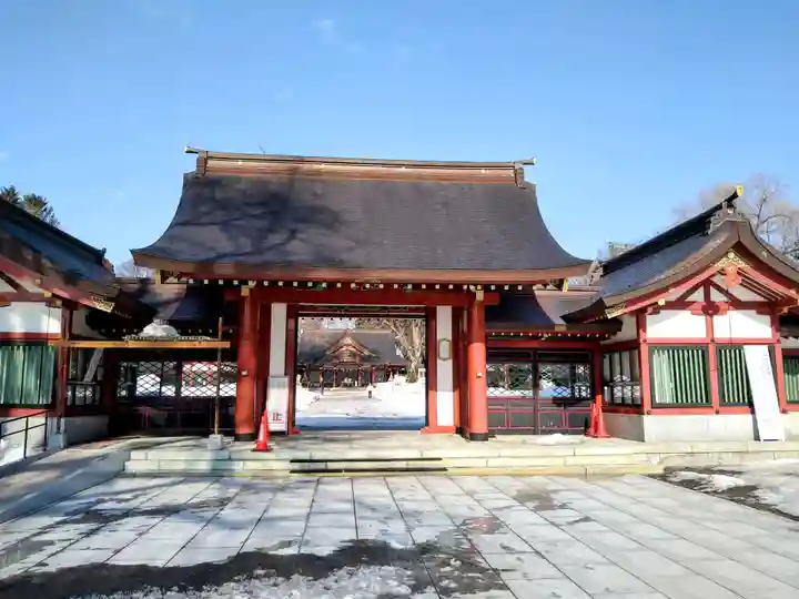 北海道護國神社の山門・神門