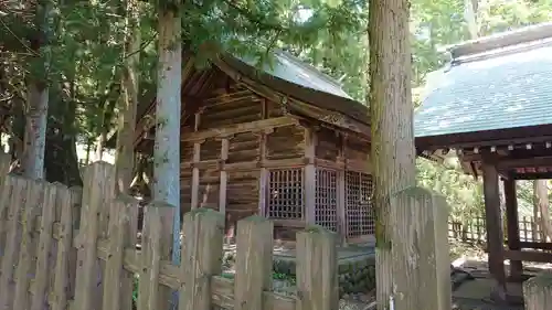 諏訪大社上社前宮の本殿・本堂