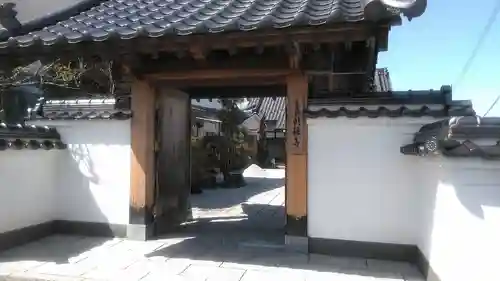 明観寺の山門