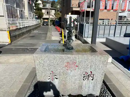 成田山横浜別院延命院の手水舎