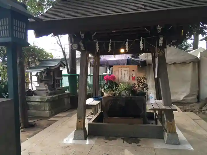 太子堂八幡神社の手水舎