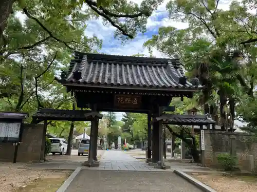 遍照院の山門