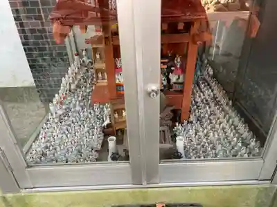 共栄稲荷神社の狛犬