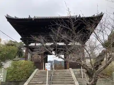 當麻寺の山門・神門