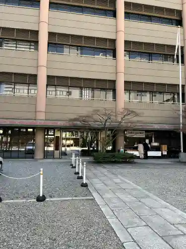 坐摩神社の{uncategorized: "未分類", other: "その他", undefined: "問題あり", building: "その他建物", grave: "お墓", sacred_gate: "鳥居", guardian: "狛犬", statue: "像", buddha: "仏像", history: "歴史", nature: "自然", garden: "庭園", animal: "動物", pagoda: "塔", temizu: "手水舎", mountain_gate: "山門・神門", sanctuary: "本殿・本堂", subordinate: "末社・摂社", art: "芸術", scenery: "景色", jizo: "地蔵", ema: "絵馬", goshuin: "御朱印", omikuji: "おみくじ", items: "授与品その他", amulet: "お守り", goshuincho: "御朱印帳", eats: "食事", festival: "お祭り", votive_dance: "神楽", shichigosan: "七五三参", wedding: "結婚式", experience: "体験その他", initially: "初詣", around: "周辺", anti_infection: "感染症対策"}