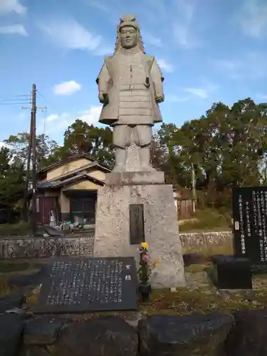 小唐崎神社の像