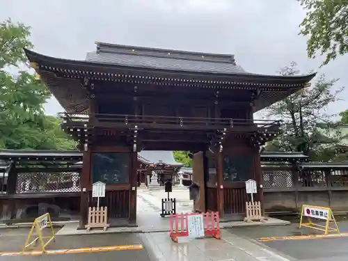 諏訪神社の山門