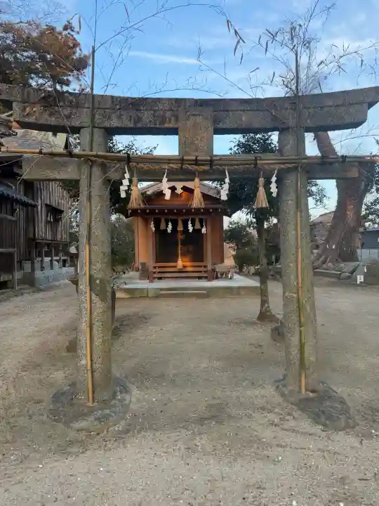 八幡宮の{uncategorized: "未分類", other: "その他", undefined: "問題あり", building: "その他建物", grave: "お墓", sacred_gate: "鳥居", guardian: "狛犬", statue: "像", buddha: "仏像", history: "歴史", nature: "自然", garden: "庭園", animal: "動物", pagoda: "塔", temizu: "手水舎", mountain_gate: "山門・神門", sanctuary: "本殿・本堂", subordinate: "末社・摂社", art: "芸術", scenery: "景色", jizo: "地蔵", ema: "絵馬", goshuin: "御朱印", omikuji: "おみくじ", items: "授与品その他", amulet: "お守り", goshuincho: "御朱印帳", eats: "食事", festival: "お祭り", votive_dance: "神楽", shichigosan: "七五三参", wedding: "結婚式", experience: "体験その他", initially: "初詣", around: "周辺", anti_infection: "感染症対策"}