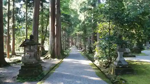 雄山神社中宮祈願殿の建物その他