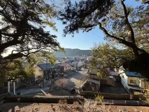 長島神社の{uncategorized: "未分類", other: "その他", undefined: "問題あり", building: "その他建物", grave: "お墓", sacred_gate: "鳥居", guardian: "狛犬", statue: "像", buddha: "仏像", history: "歴史", nature: "自然", garden: "庭園", animal: "動物", pagoda: "塔", temizu: "手水舎", mountain_gate: "山門・神門", sanctuary: "本殿・本堂", subordinate: "末社・摂社", art: "芸術", scenery: "景色", jizo: "地蔵", ema: "絵馬", goshuin: "御朱印", omikuji: "おみくじ", items: "授与品その他", amulet: "お守り", goshuincho: "御朱印帳", eats: "食事", festival: "お祭り", votive_dance: "神楽", shichigosan: "七五三参", wedding: "結婚式", experience: "体験その他", initially: "初詣", around: "周辺", anti_infection: "感染症対策"}