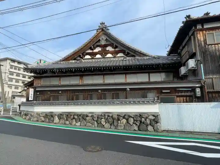 本正寺の{uncategorized: "未分類", other: "その他", undefined: "問題あり", building: "その他建物", grave: "お墓", sacred_gate: "鳥居", guardian: "狛犬", statue: "像", buddha: "仏像", history: "歴史", nature: "自然", garden: "庭園", animal: "動物", pagoda: "塔", temizu: "手水舎", mountain_gate: "山門・神門", sanctuary: "本殿・本堂", subordinate: "末社・摂社", art: "芸術", scenery: "景色", jizo: "地蔵", ema: "絵馬", goshuin: "御朱印", omikuji: "おみくじ", items: "授与品その他", amulet: "お守り", goshuincho: "御朱印帳", eats: "食事", festival: "お祭り", votive_dance: "神楽", shichigosan: "七五三参", wedding: "結婚式", experience: "体験その他", initially: "初詣", around: "周辺", anti_infection: "感染症対策"}