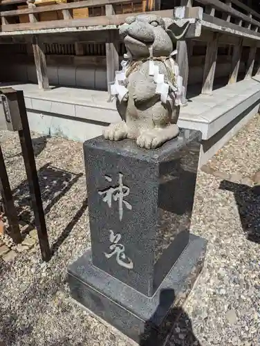 湯倉神社の像