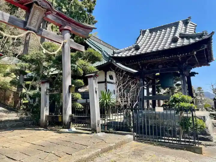 慈眼寺の{uncategorized: "未分類", other: "その他", undefined: "問題あり", building: "その他建物", grave: "お墓", sacred_gate: "鳥居", guardian: "狛犬", statue: "像", buddha: "仏像", history: "歴史", nature: "自然", garden: "庭園", animal: "動物", pagoda: "塔", temizu: "手水舎", mountain_gate: "山門・神門", sanctuary: "本殿・本堂", subordinate: "末社・摂社", art: "芸術", scenery: "景色", jizo: "地蔵", ema: "絵馬", goshuin: "御朱印", omikuji: "おみくじ", items: "授与品その他", amulet: "お守り", goshuincho: "御朱印帳", eats: "食事", festival: "お祭り", votive_dance: "神楽", shichigosan: "七五三参", wedding: "結婚式", experience: "体験その他", initially: "初詣", around: "周辺", anti_infection: "感染症対策"}