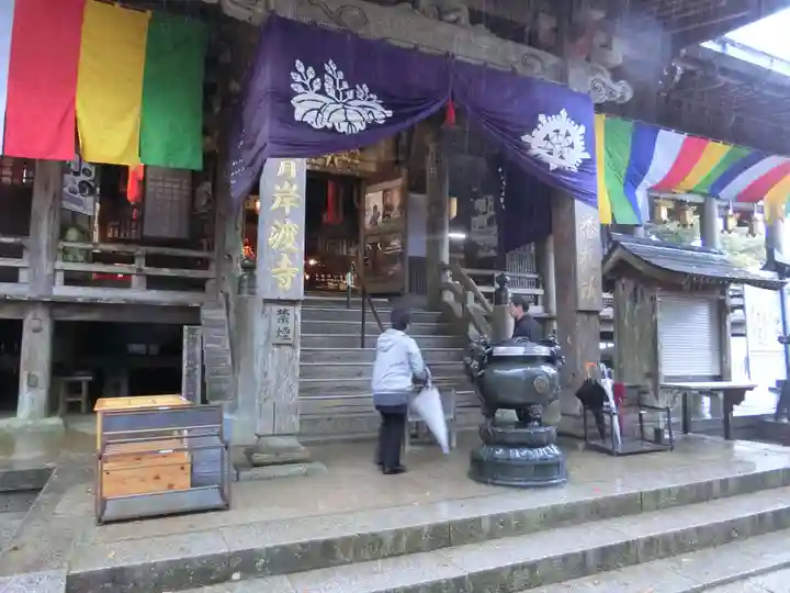 青岸渡寺の本殿・本堂